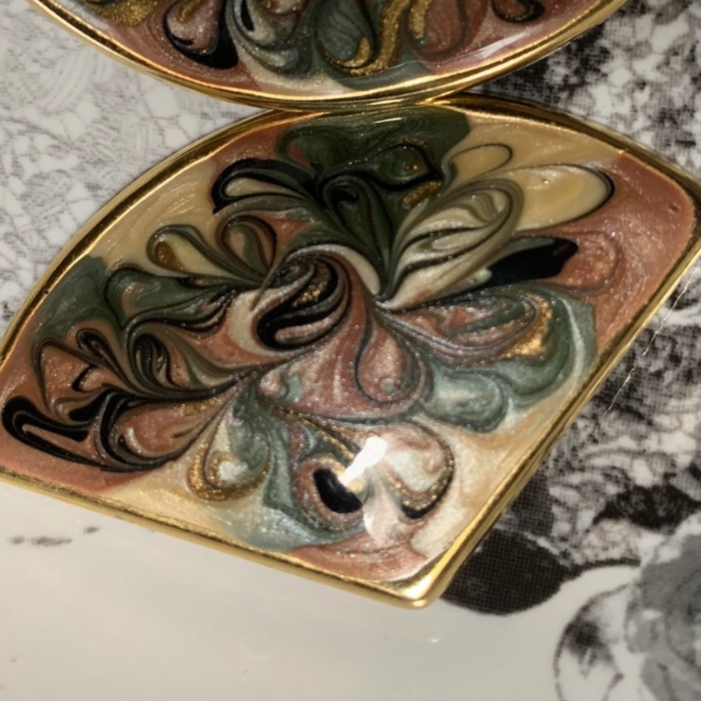 VINTAGE SWIRLY SHIMMERY clip on earrings - Picture 11 of 13